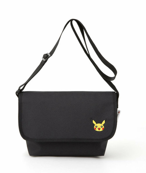 ショルダーバッグ付きのムックは、「Pokemon SHOULDER BAG BOOK」というタイトル
