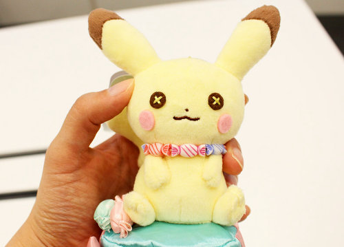 マスコットバッグチャーム ピカチュウオス fluffy little pokemon　1,400円