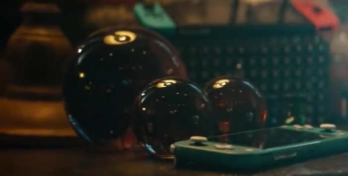 「ポケモン スカーレット バイオレット」のポケモンのクリスタル化は、同じく発表動画に映っていた「謎のボール」のアイテムを投げて行うのではないかとも考察